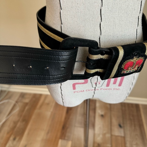 Vintage 80s Black Suede Crown Belt Karen Kane Crest Preppy Classic - Picture 9 of 11